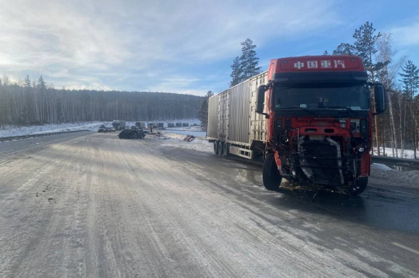 
                Водитель и двое пассажиров Toyota Camry пострадали в ДТП с большегрузом на Р-258 &laquo;Байкал&raquo;
                
            