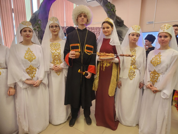 
			В фестивале &laquo;Созвездие дружбы&raquo; участвовали ученики девяти школ Иркутского округа		