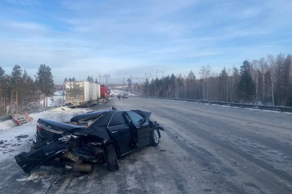 
                Водитель и двое пассажиров Toyota Camry пострадали в ДТП с большегрузом на Р-258 &laquo;Байкал&raquo;
                
            