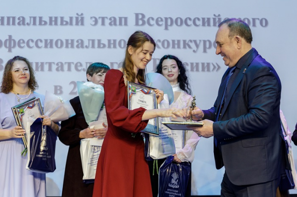 
			Лучших педагогов наградили в Иркутском округе		