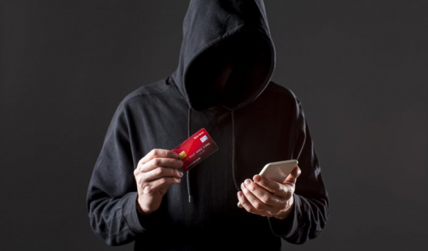В&nbsp;Усть-Илимске слесарь перевел аферистам почти 2,5&nbsp;млн рублей                            