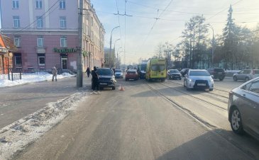 Камера WEACOM.RU зафиксировала момент аварии на улице Ленина в Иркутске                            