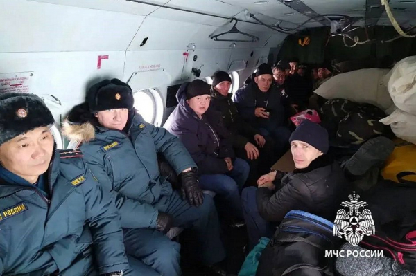 
                Из Иркутска в Бодайбо направили вертолет МИ-8 с техническими специалистами и оборудованием
                
            
