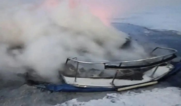 В Листвянке полностью сгорел хивус (Видео)                            