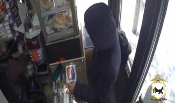 В Иркутске разыскивается мужчина, расплатившийся чужой картой (Видео)                            