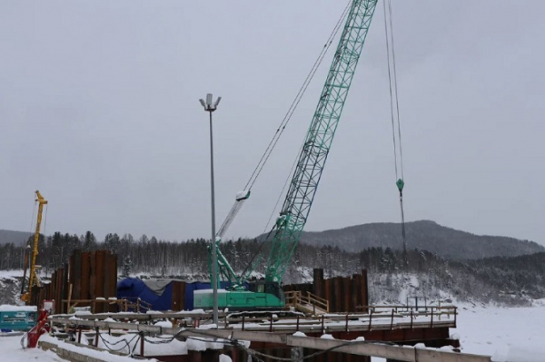 
                На севере Иркутской области продолжается строительства моста через Витим
                
            