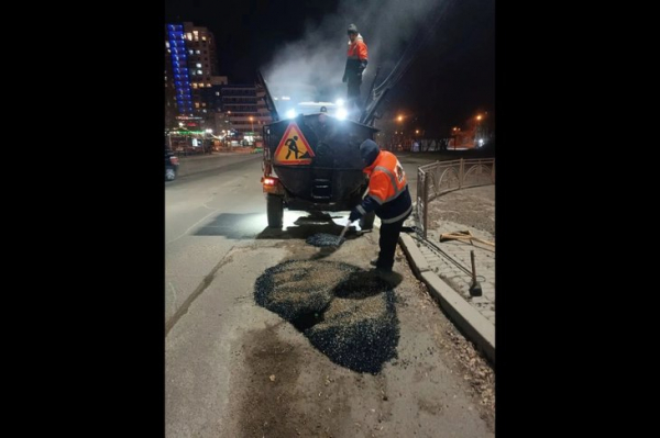 Ямы на дорогах Иркутска заливают литым асфальтом
Ямы на дорогах Иркутска заливают литым асфальтом