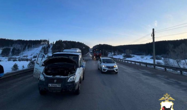 На трассе под Иркутском произошло ДТП с участием автобуса и грузовика                            