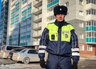 
                В Иркутске полицейский спас девушку, стоявшую на верхнем этаже высотки
                
            