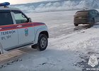 
                На Байкале за сутки поймали 26 водителей, выехавших на лед вне официальной переправы
                
            