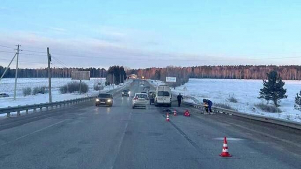 В Приангарье пассажир автобуса пострадал при столкновении с грузовиком на трассе