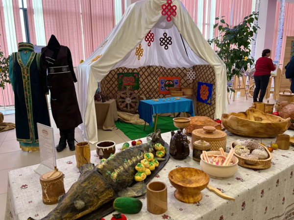 
			Коллектив Хомутовского культурно-спортивного комплекса стал лучшим в конкурсе творческих отчетов Иркутского округа		
