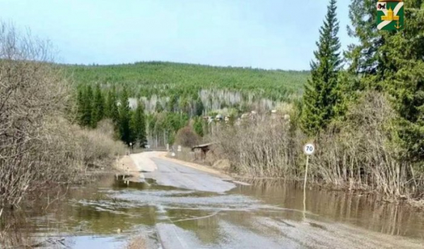 В Усть-Кутском районе затопило федеральную трассу и десять домов В Усть-Кутском районе затопило федеральную трассу и десять домов