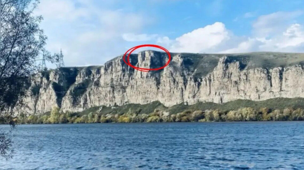 В Иркутской области девушка упала со скалы, делая фото