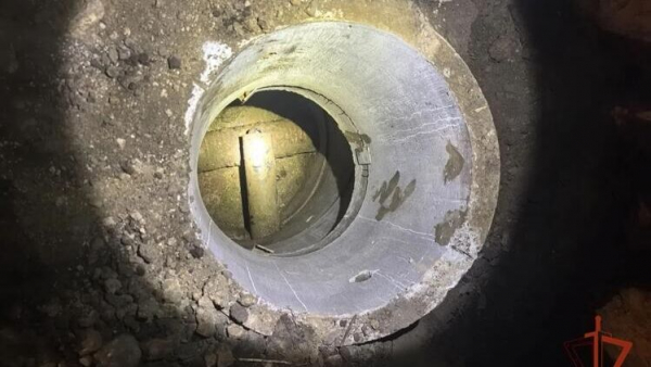 В Иркутске спасли подростка, упавшего в канализационный колодец