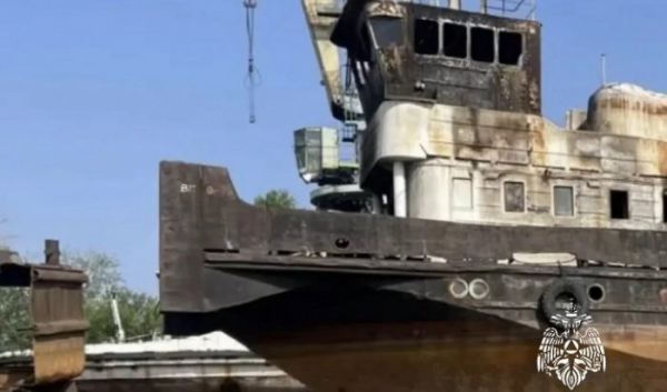 В Иркутске на  Ангаре загорелся теплоход                            
