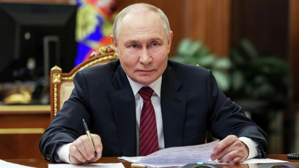 Путину в Иркутске передали письмо матери погибшего Героя России Дьяконова