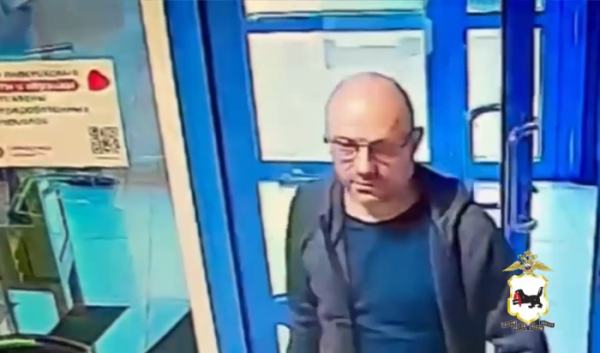 В Иркутске разыскивают мужчину, который расплатился чужой картой (Видео) В Иркутске разыскивают мужчину, который расплатился чужой картой (Видео)
