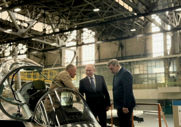 Путин посетил Иркутский авиационный завод (Видео)                            
