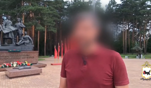 В Ангарске таксист спас пенсионерку от мошенников (Видео) В Ангарске таксист спас пенсионерку от мошенников (Видео)