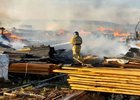 
                В Хомутово произошел крупный пожар площадью две тысячи квадратных метров
                
            