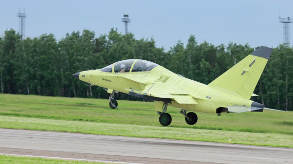 Учебно-боевой самолет Як-130М обновлен по составу оборудования более чем на 50%