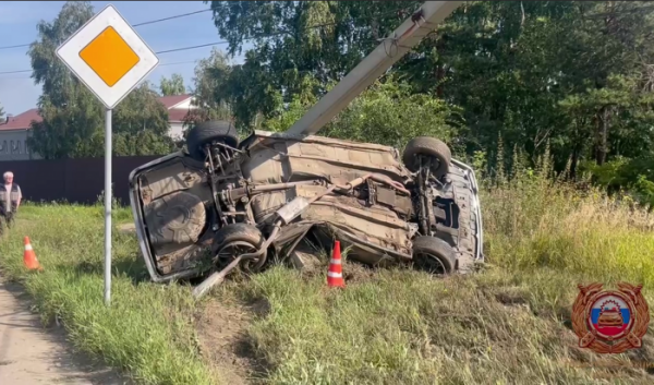 В&nbsp;Иркутске водитель погиб в&nbsp;столкновении со&nbsp;столбом (Видео)                            