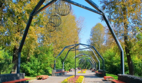 В парке Парижской коммуны отремонтируют центральную аллею В парке Парижской коммуны отремонтируют центральную аллею