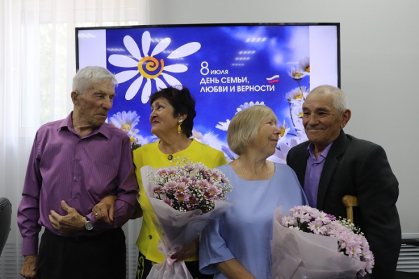 
				Леонид Фролов в День семьи, любви и верности поздравил семейные пары, прожившие в браке 50 и более лет			